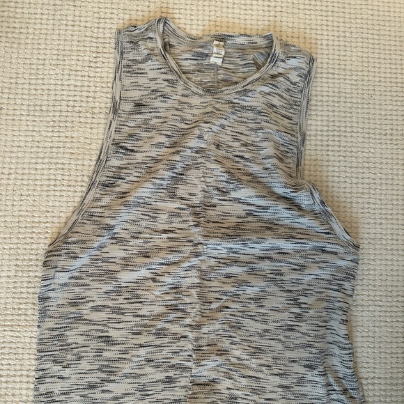 LULULEMON size 4 marled grey tank!! - Picture 2 of 3